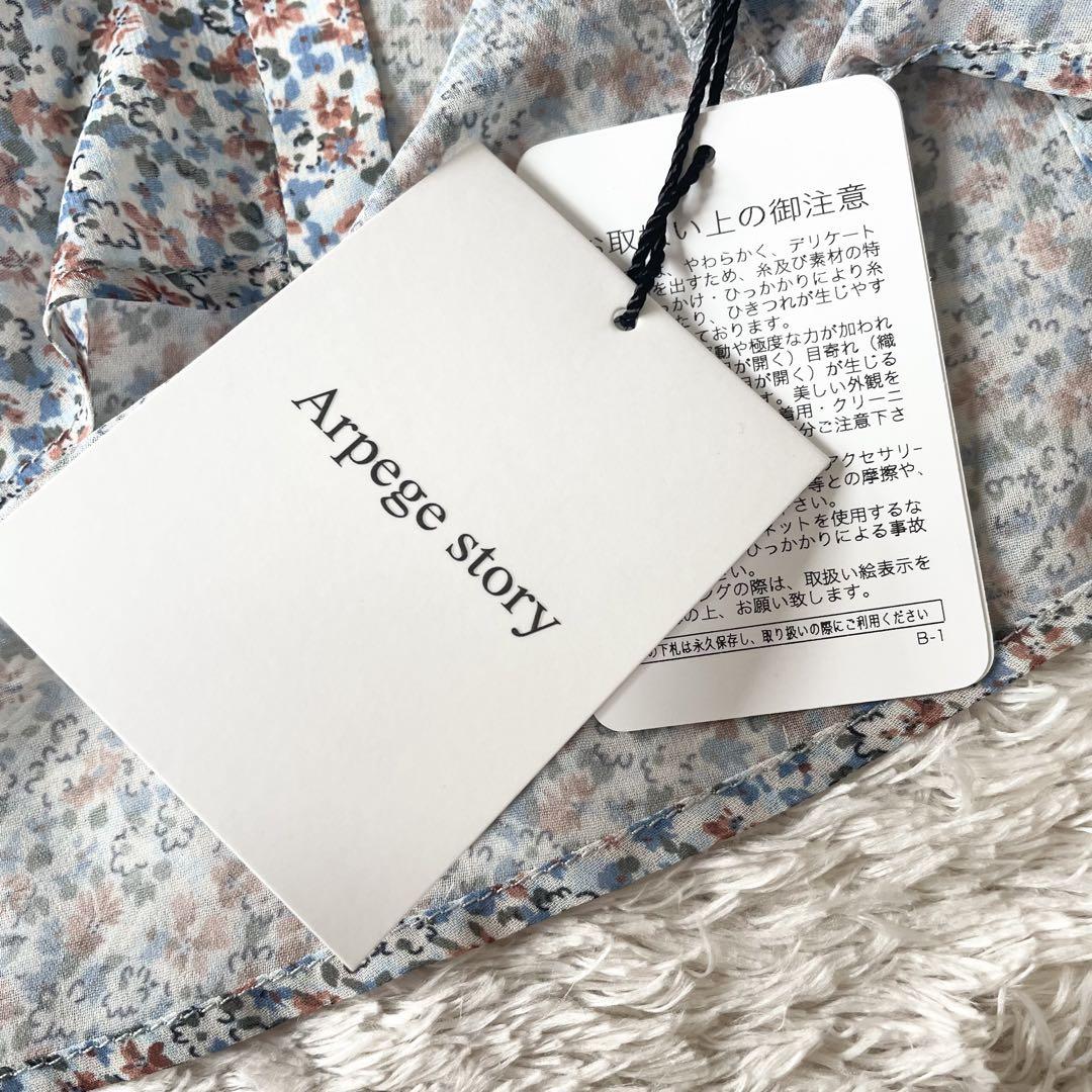 JUSGLITTY 新品タグ付 フリルネックシアーブラウス 小花柄